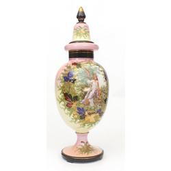 Porcelain vase / urn with lid