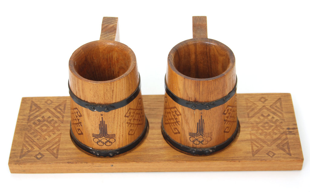 Wooden cups with base 