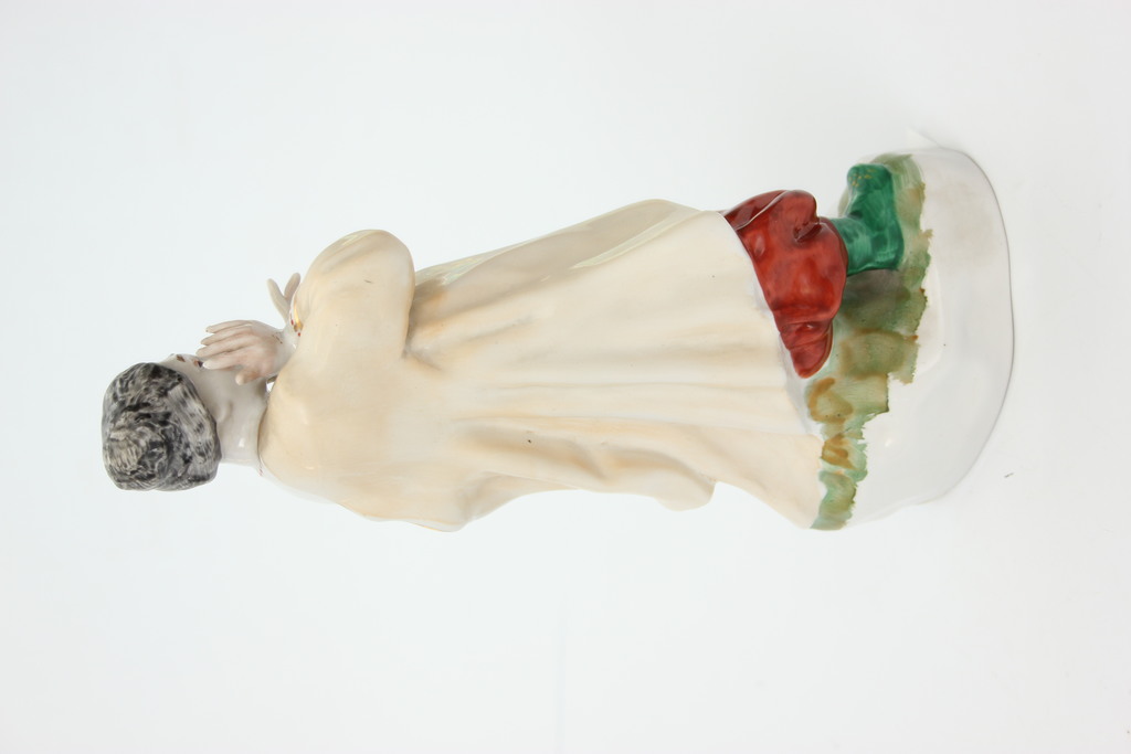 Porcelain figurine 