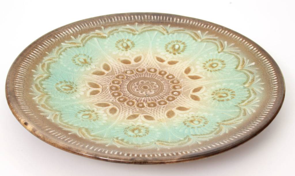 Decorative ceramic wall plate