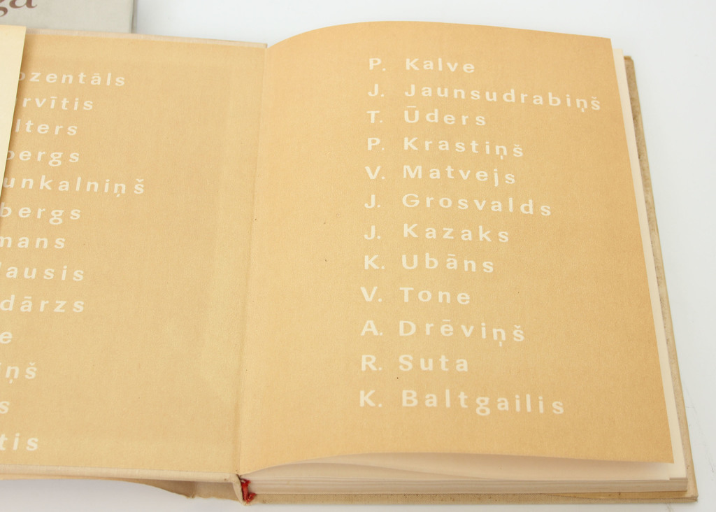 2  grāmatas - Senā Rīga grafikā, Latviešu glezniecība buržuāziski demokrātisko revolūciju posmā