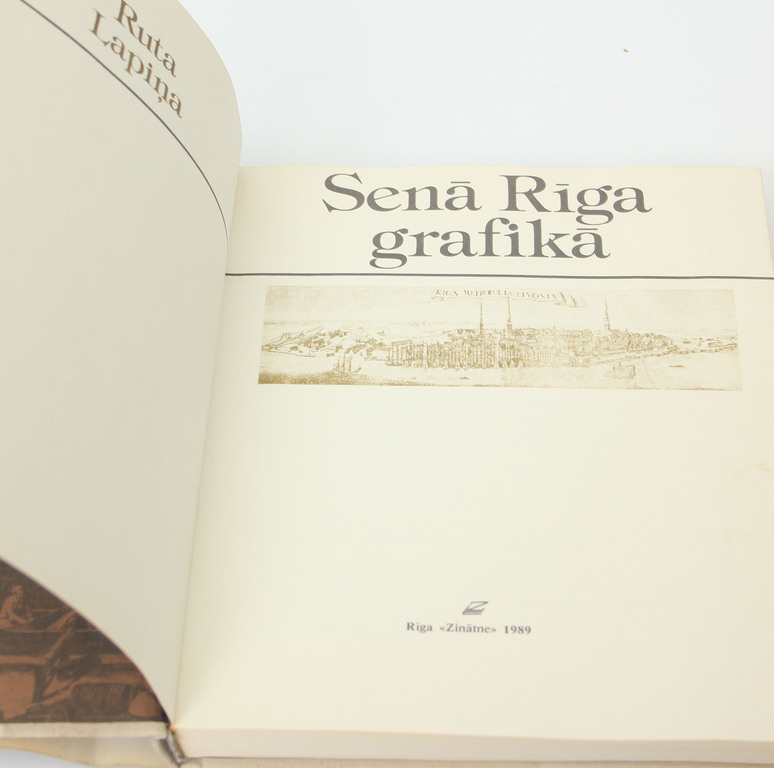 2  grāmatas - Senā Rīga grafikā, Latviešu glezniecība buržuāziski demokrātisko revolūciju posmā