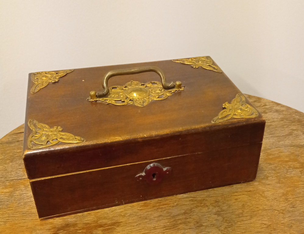 Wooden box with metal linings