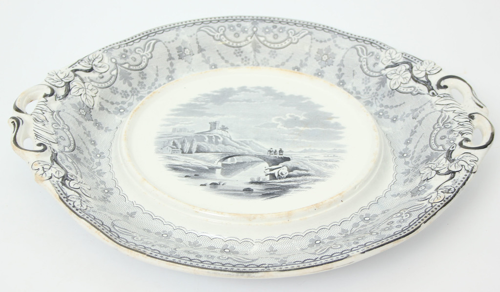 Serving faience plate