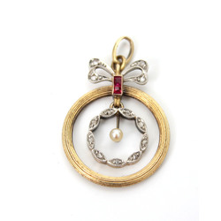 Gold pendant with pearl, diamonds
