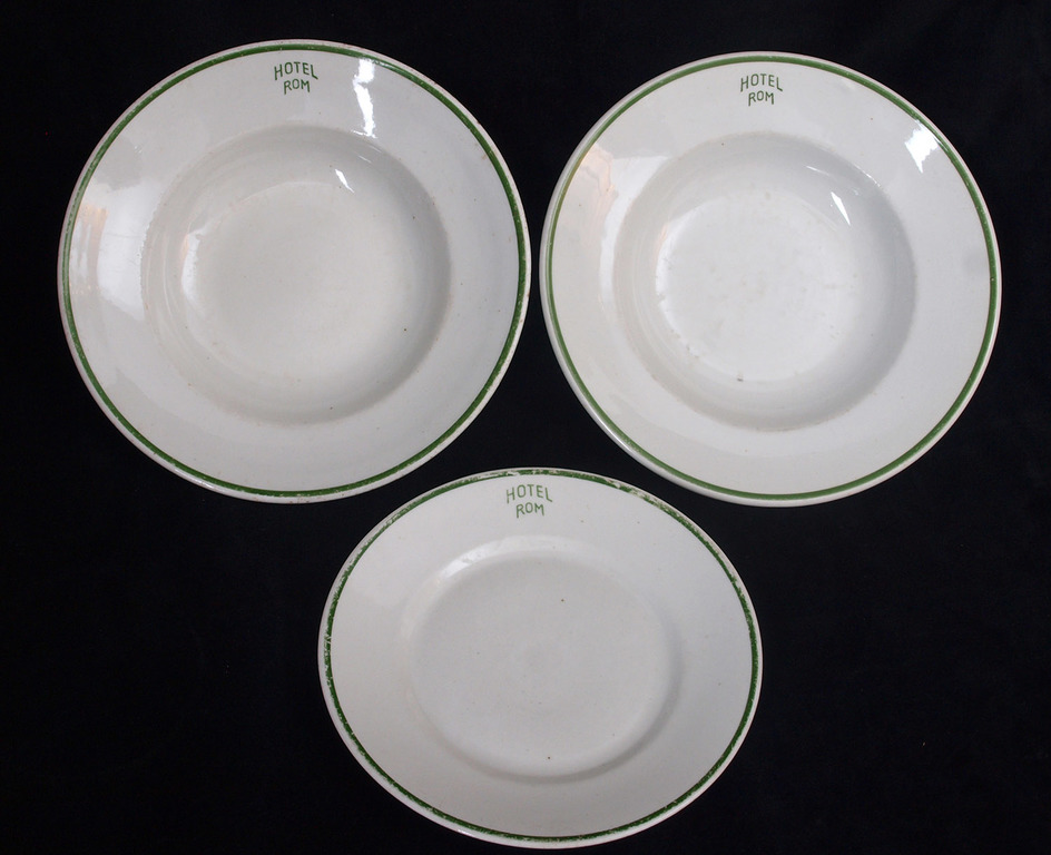 Set of the plates