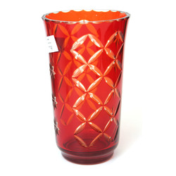 Стеклянная ваза из красного стекло