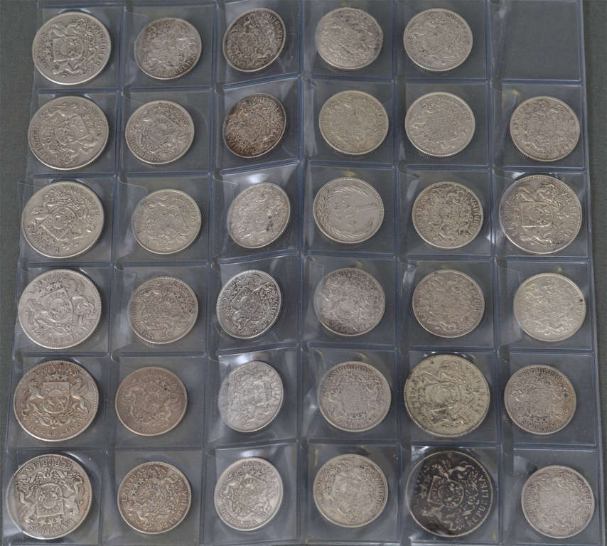 Набор серебряных монет (26 монет одного лата и 9 монет двух латов)