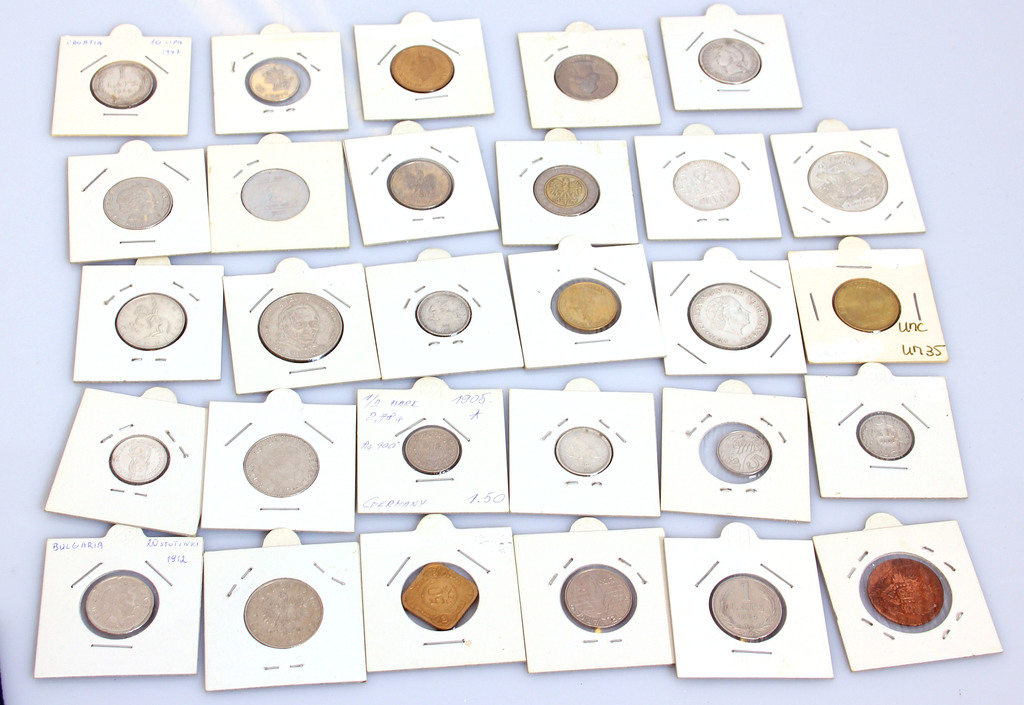 Набор монет из разных стран