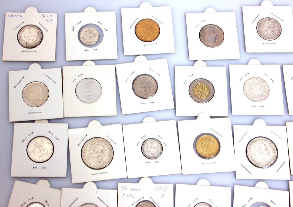 Набор монет из разных стран