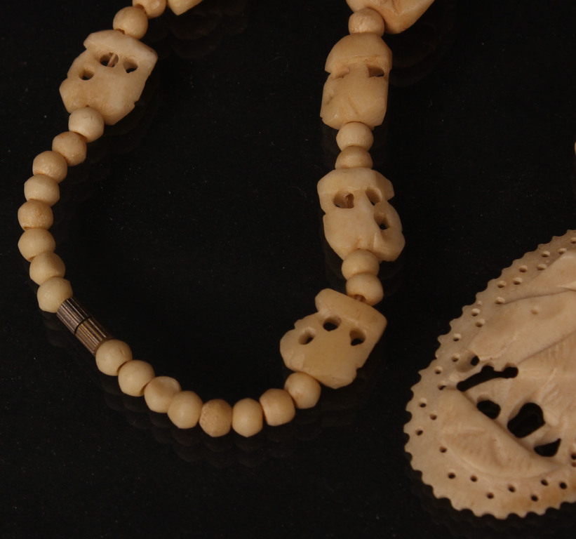 Ожерелье из кости с кулоном (слон)