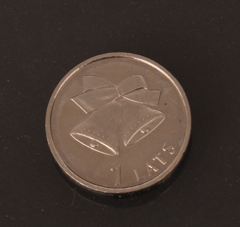 Монета номиналом 1 лат 