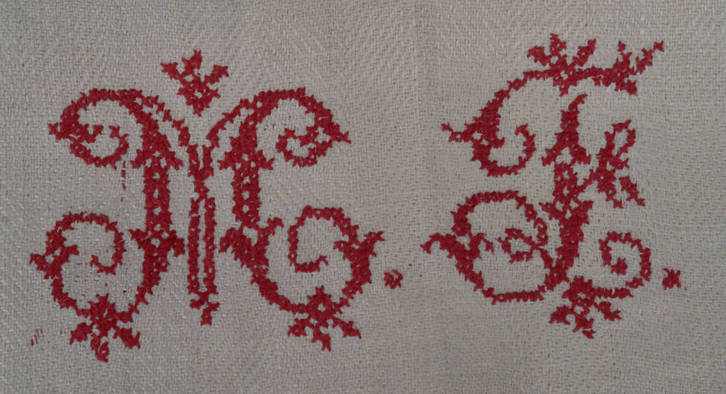 Linen table runner / tablecloth with embroidery