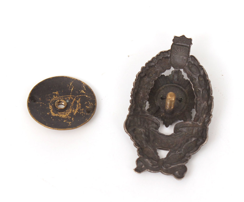 Metal brooch 