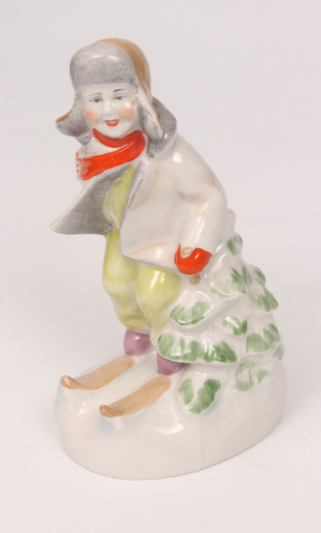 Porcelāna figūriņa ''Slēpotājs''