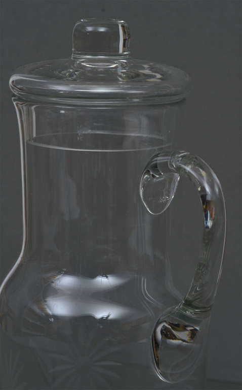Glass water jug with lid