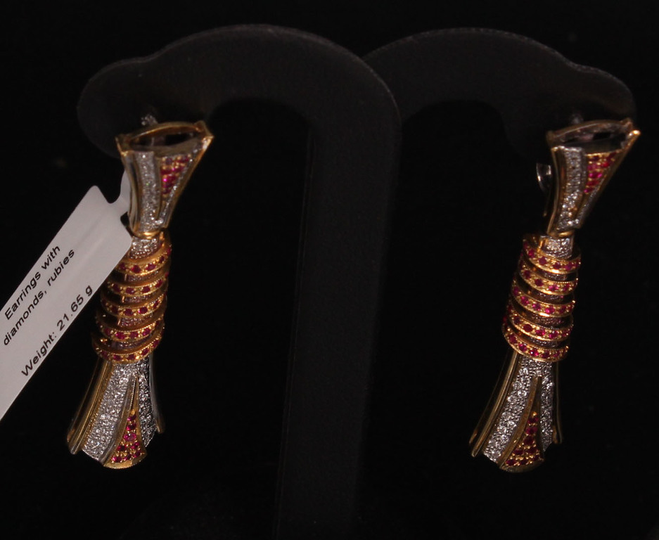 Комплект украшений - серьги, кулон и кольцо