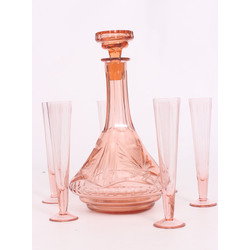 Glass decanter with sesame glasses