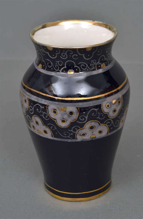Porcelain vase with painting
