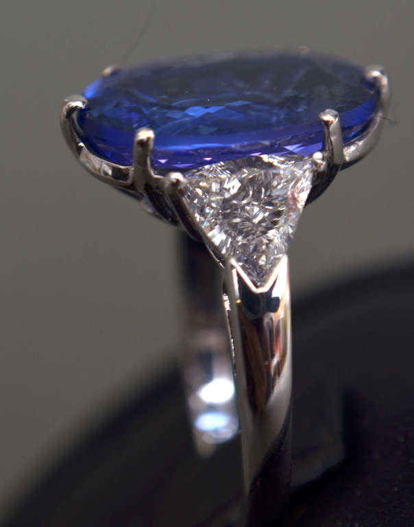 Золотое кольцо с бриллиантами и танзанитом