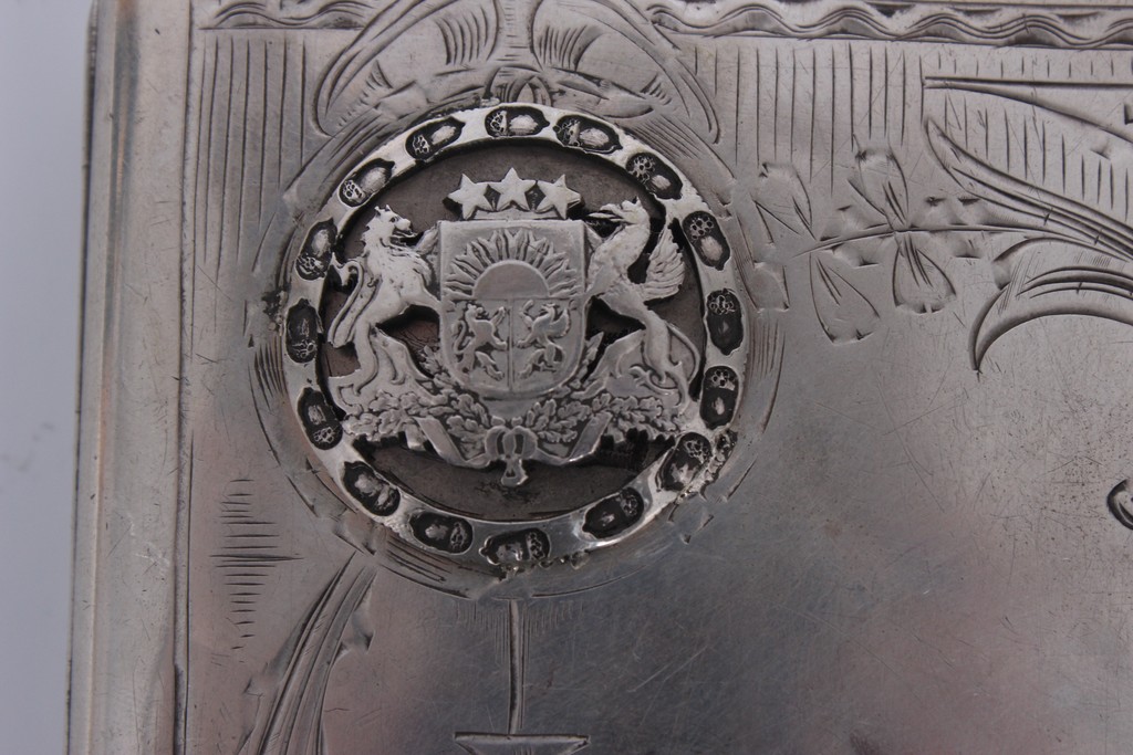 Серебряный портсигар с гербом Латвии