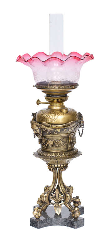 Historisma stila bronzas petrolejas lampa ideālā stāvoklī