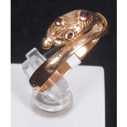 Gold ring with rubies 