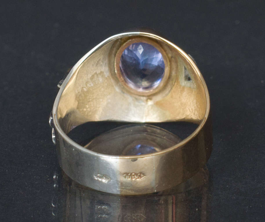 Men's gold ring with tanzanites and diamonds