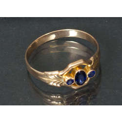 Женское золотое кольцо с сапфирами