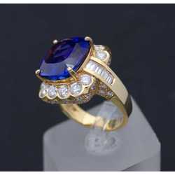 Gold ring with diamonds and tanzanite