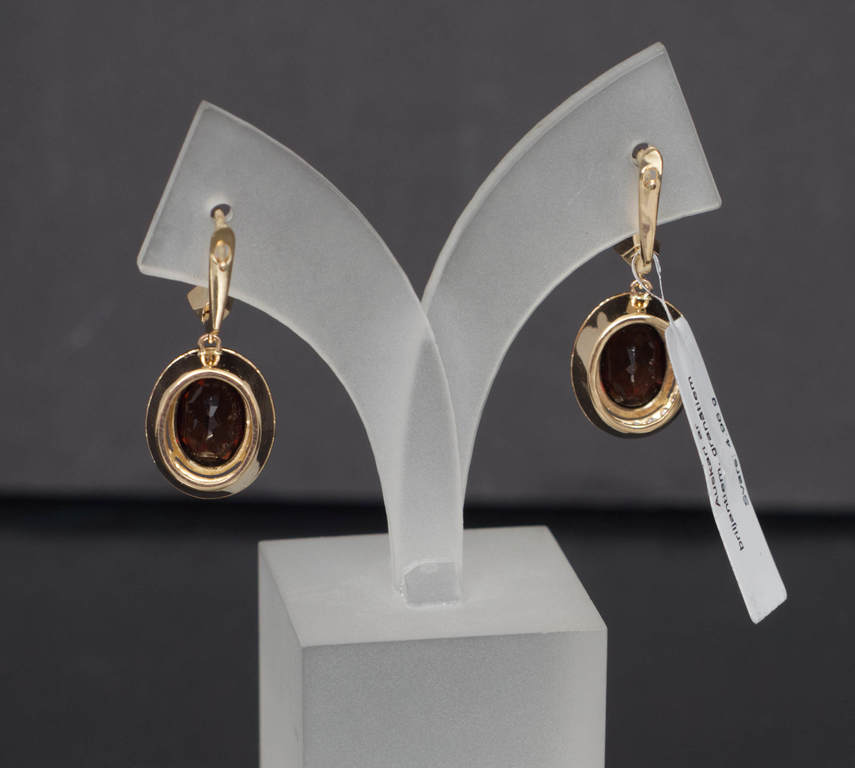 Gold earrings with garnets and diamonds