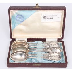 Six silver spoons in a box