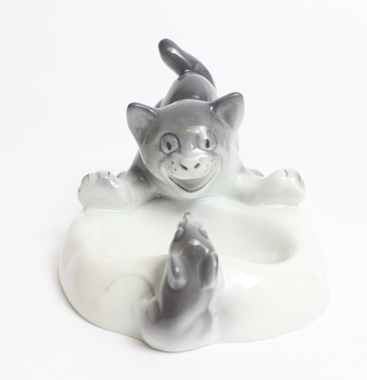 Porcelain ashtray 