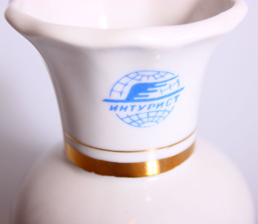 Porcelain vase and bowl