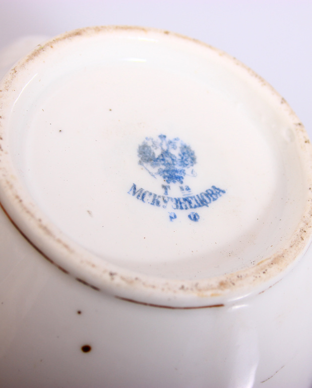 Small porcelain can without lid
