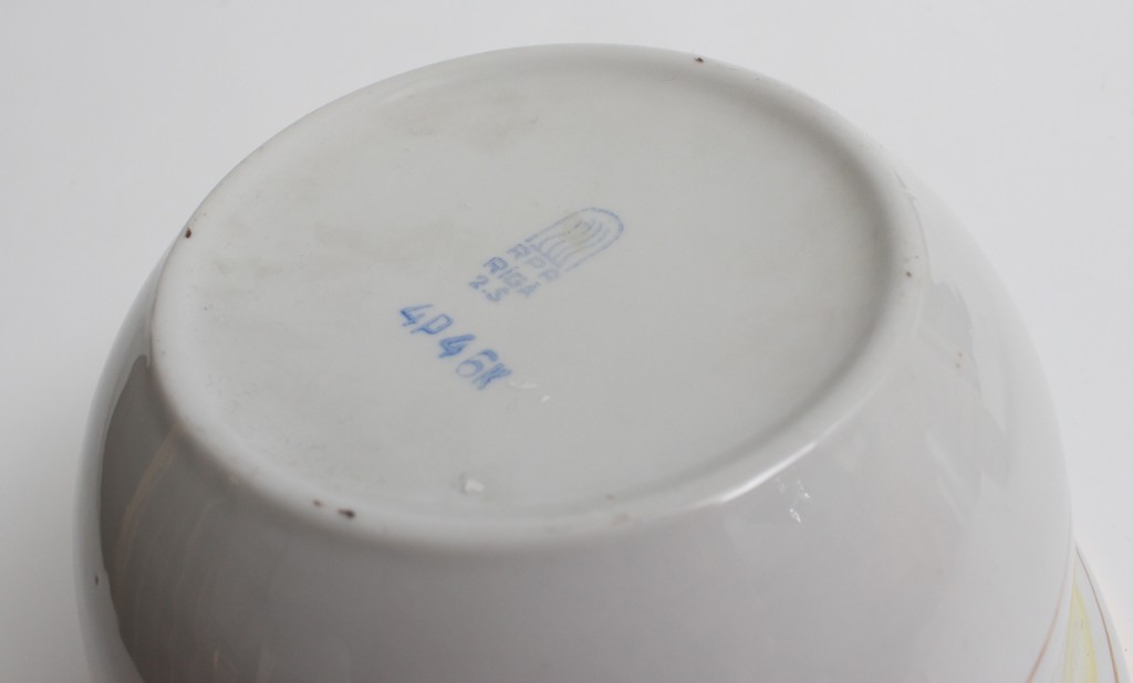 Porcelain serving set (1 bowl, 6 cups)