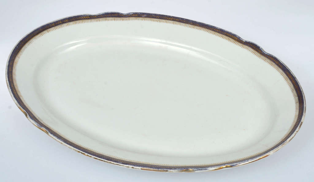 Porcelain serving plate