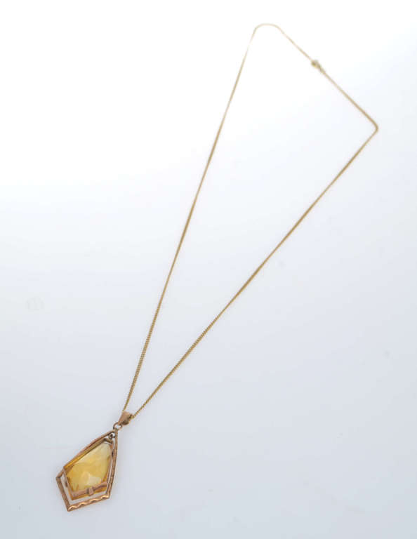 Gold pendant with yellow stone and chain