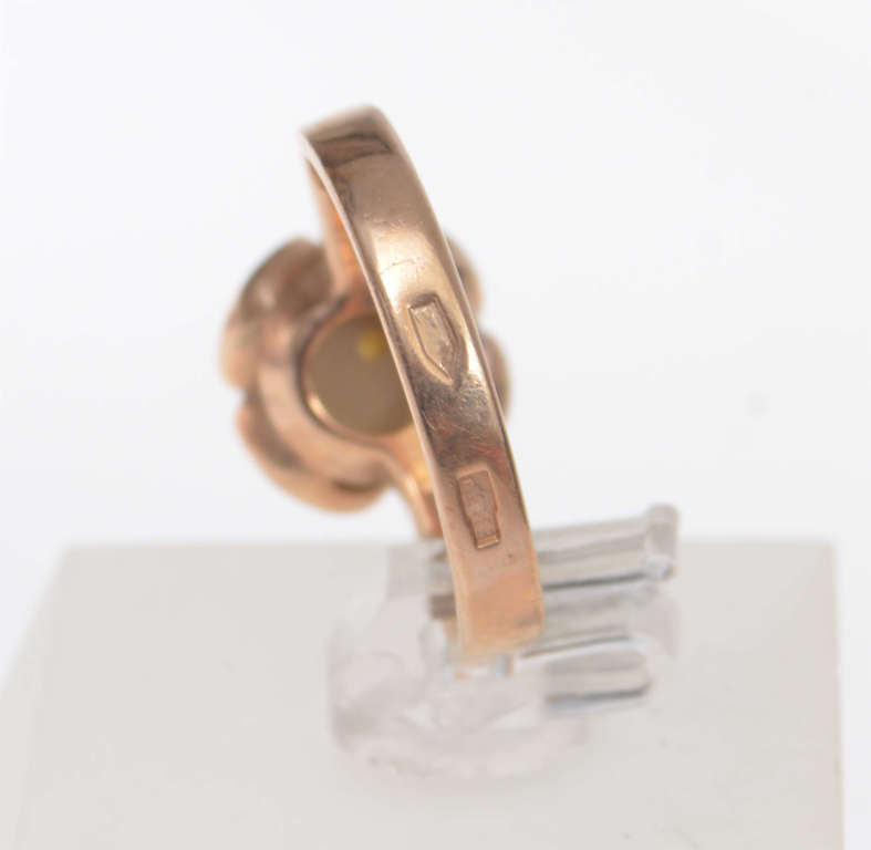 Комплект золотых украшений - серьги и кольцо с жемчугом