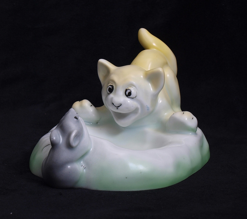 Porcelain ashtray 