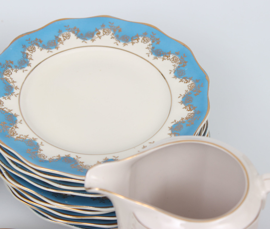 Porcelain tableware (25 pcs)