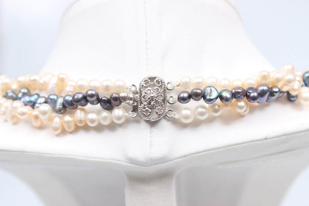 Freshwater pearl necklace