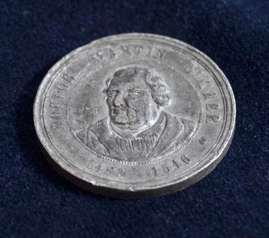 Commemorative medal commemorates the 400th anniversary of the birth of Martin Luther