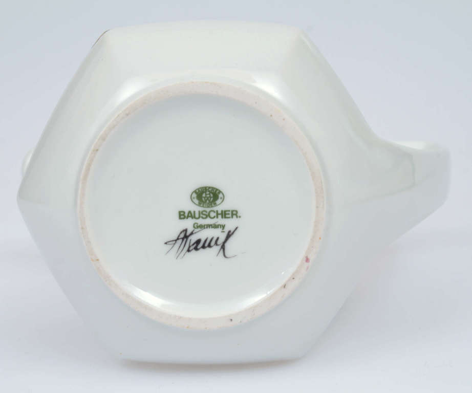 Porcelain milk mug 