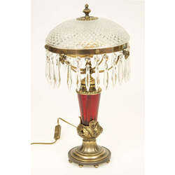 Электрическая лампа с куполом из хрусталя и рубинового стекла