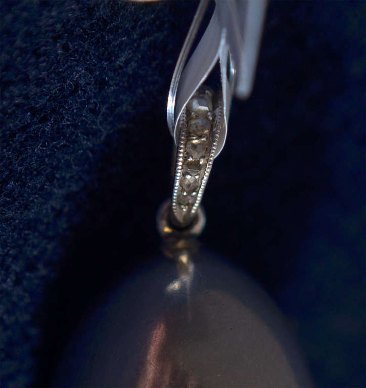 Платиновый кулон в виде яйца с бриллиантами