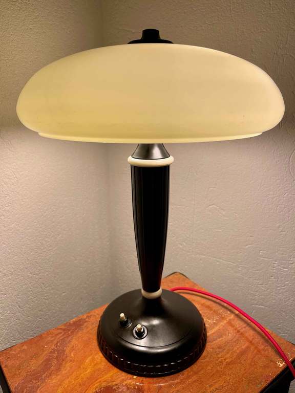 Galda lampa (ideālā stāvoklī)