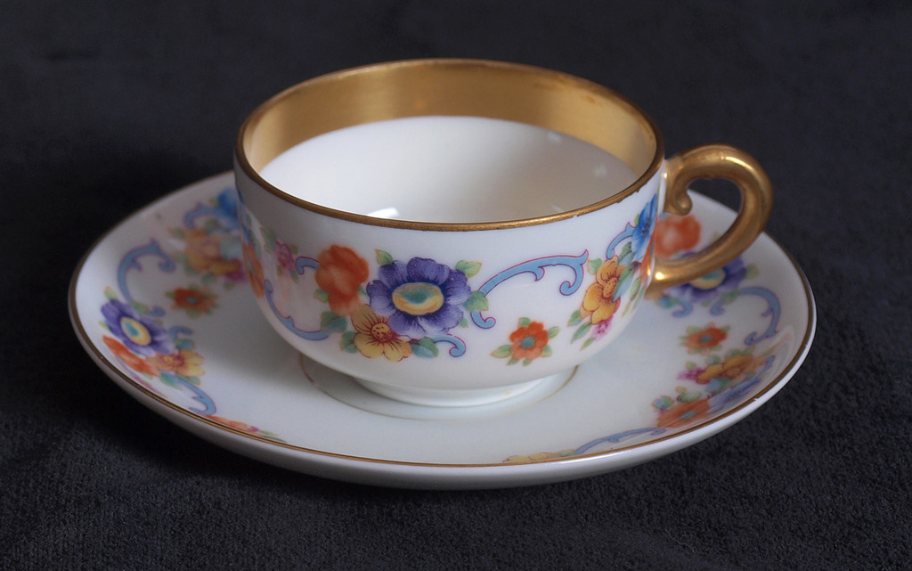Porcelain cup with saucer 