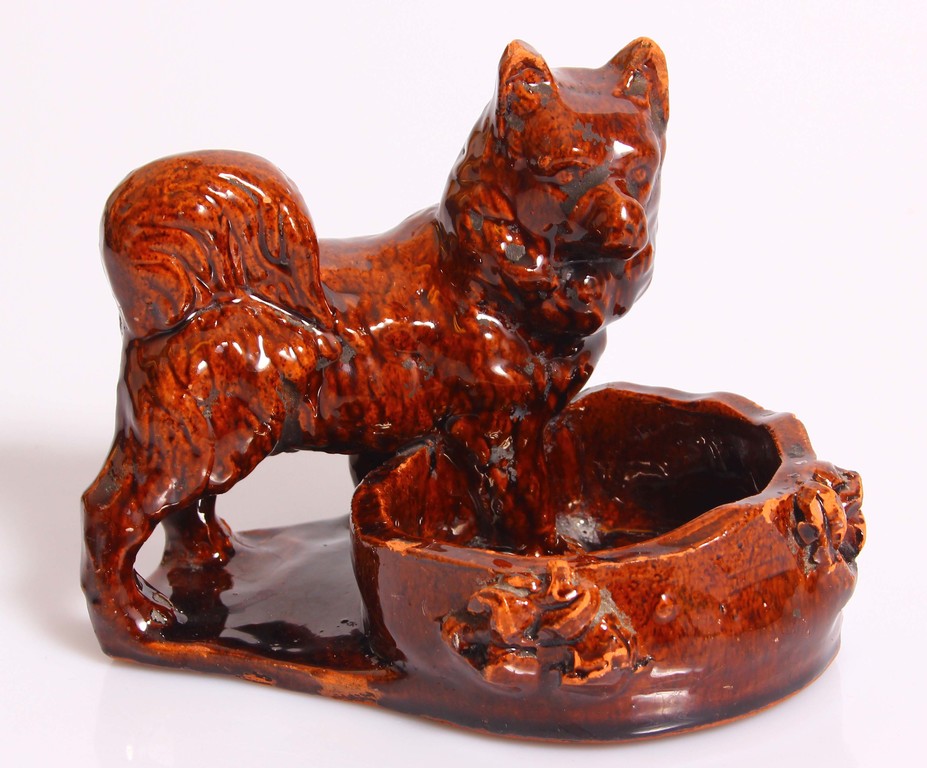 Ceramic utensil with a dog