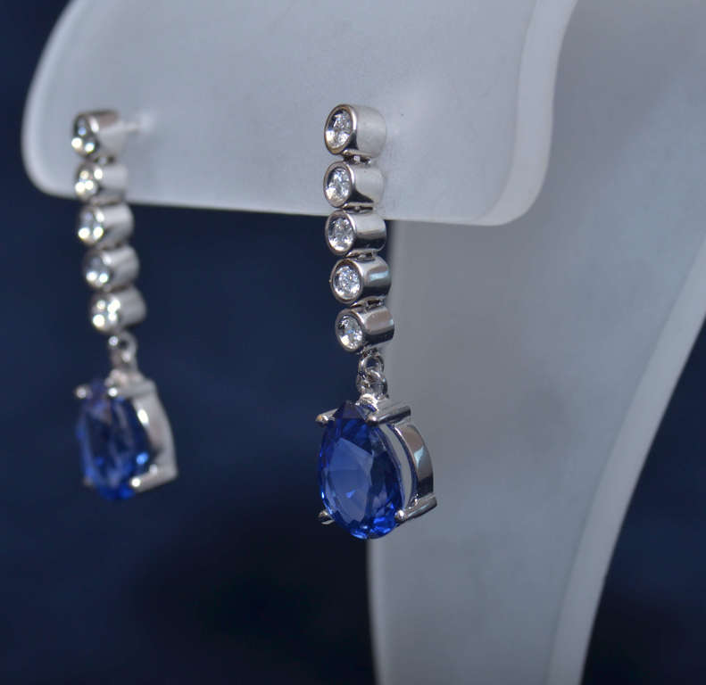 Gold earrings with diamonds and sapphires